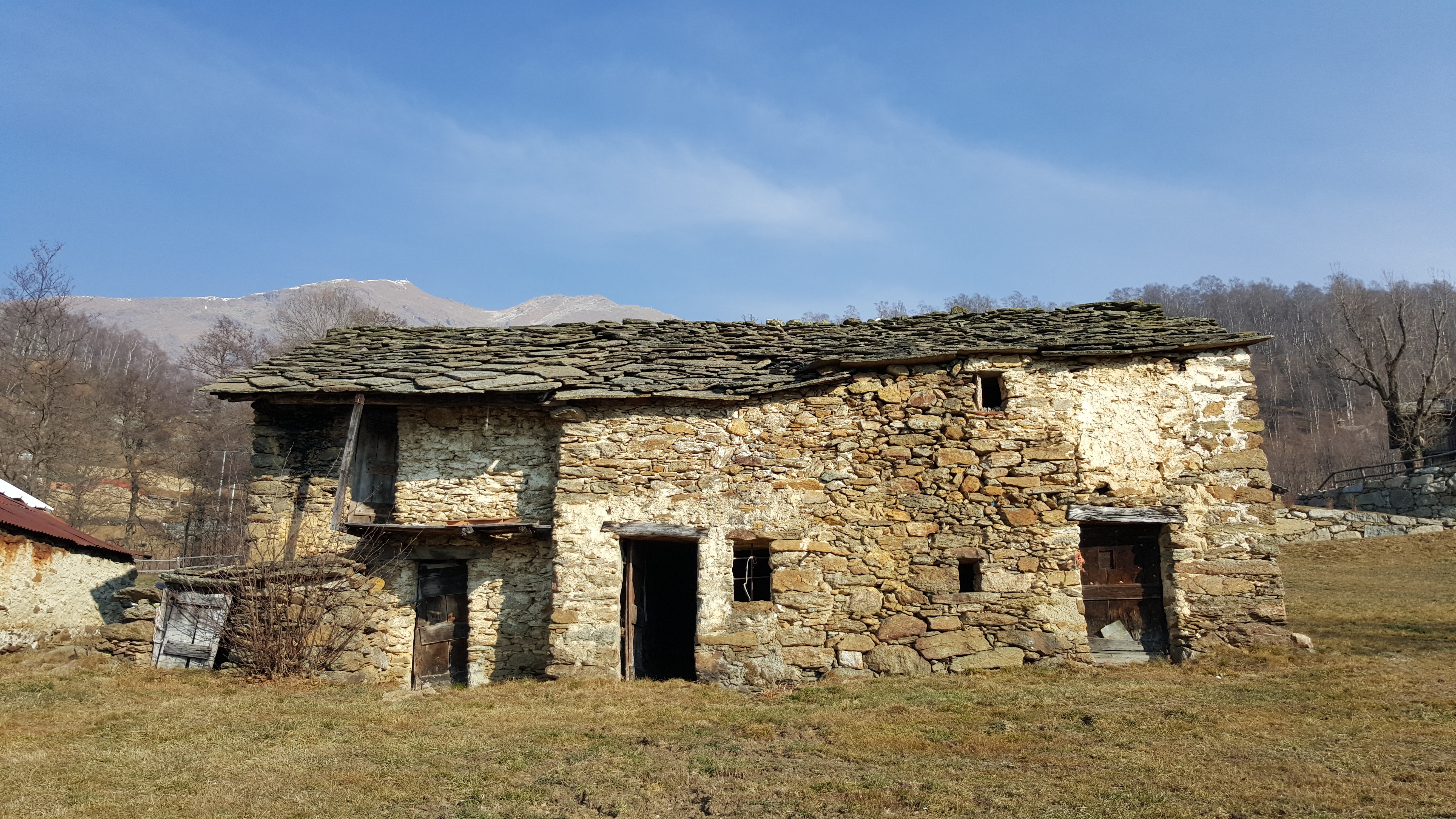 stone-houses-in-the-piedmont-alps-italy-magazine