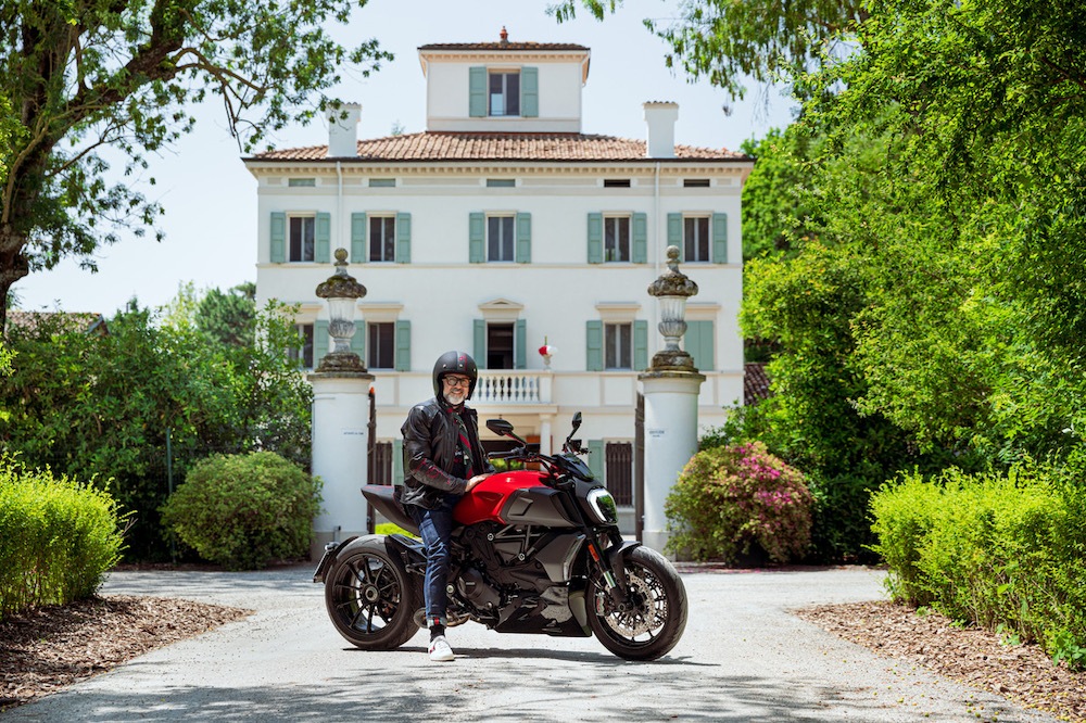 https://www.italymagazine.com/sites/default/files/feature-story/gallery/2-massimo_bottura_ducati.jpeg