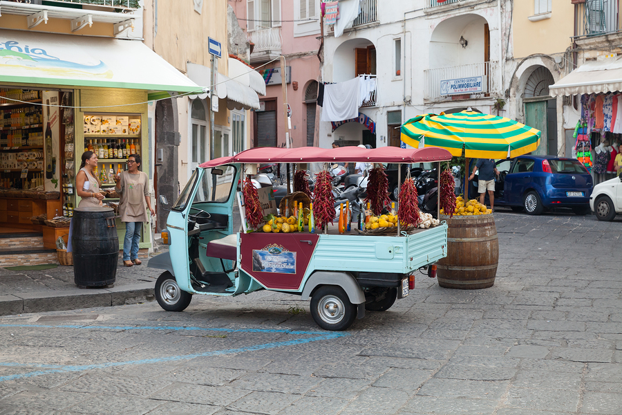 Our Guide to Buying Limoncello from the Amalfi Coast | ITALY Magazine