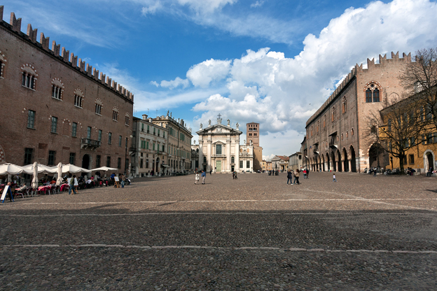 Tales from the tour: Mantova edition 📍Piazza Sordello, Mantova Ital