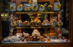 Window of Caffè Gilli in Florence