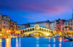 The Rialto Bridge in Venice at night