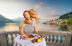 @venereitalia23 against a Lake Como backdrop, eating pizza