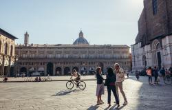 Cycling in Bologna Piazza MAggiore