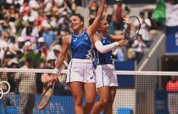 Jasmine Paolini (L) and Sara Errani (R) in Paris 