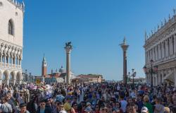 Crowds in Venice