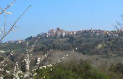 Farm house to restore in Abruzzo Italy