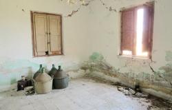 Farm house to restore in Abruzzo Italy