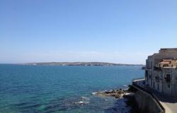 Ortigia. Stunning apartment with terrace ans sea view . Ref.15s 0