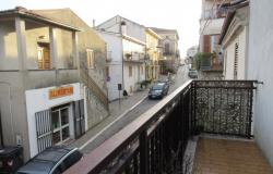 5 bedroom, habitable, town house 10 minutes to the beach easily converted to 3 apartments. 4