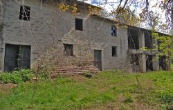 FARMHOUSE FOR SALE IN LANGHE AREA