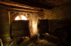 FARMHOUSE FOR SALE IN LANGHE AREA