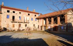 Ancient Country House with Land