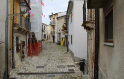 Finished, stone town house at the foot of an amazing castle with mountain views from the long balcony 1