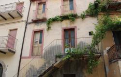 Located in the center of this typical Italian town with 2 beds, two cellars and a new roof 0