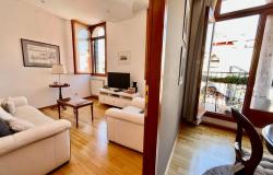 2)	Venice, San Polo district/Frari church, Stunning 3 bedroom apartment with charming canal view. Ref.188c 0