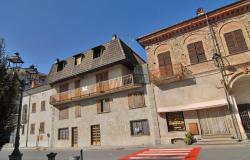 In Proximity of the Town´s Center, a House with 5 Apartments, Garages and a Cellar - DGL220