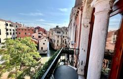 Venice, San Polo district/Frari church, Stunning 3 bedroom apartment with charming canal view. Ref.188c 0