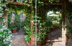 Il giardino d'estate nel Borgo 10