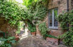 Il giardino d'estate nel Borgo 12