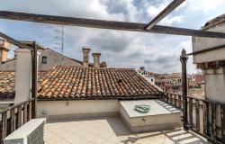 VENICE – Fascinating land/sky townhouse in the heart of Cannaregio. Ref. 190 c 0