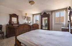 VENICE – Fascinating land/sky townhouse in the heart of Cannaregio. Ref. 190 c 23
