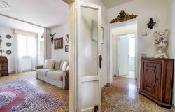 VENICE – Fascinating land/sky townhouse in the heart of Cannaregio. Ref. 190 c 28