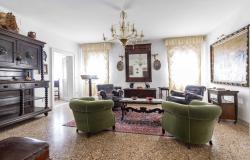 VENICE – Fascinating land/sky townhouse in the heart of Cannaregio. Ref. 190 c 2