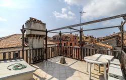 VENICE – Fascinating land/sky townhouse in the heart of Cannaregio. Ref. 190 c 36