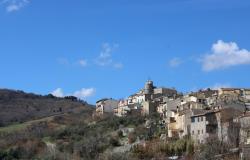 Stone structure, town house of 100sqm with garden, terrace, cellars, amazing views, 200 meters to the center  11