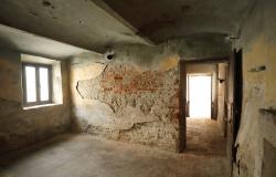 A House in the Village with Inner Courtyard / NVL014