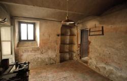 A House in the Village with Inner Courtyard / NVL014