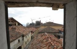 A House in the Village with Inner Courtyard / NVL014