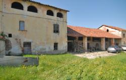 A Large Farmhouse in a Quiet Location with Mountain Views / VMN003