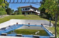 Villa with Pool and 4500-Square Meter Park / QUT001