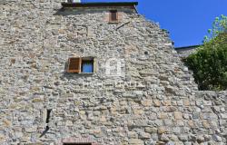 Stone-built house with paved garden 32