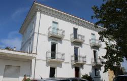 Finished, historic, 1st floor apartment, 11km to the beach, 1 bed, open views and light  4