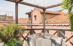 Venice – wonderful penthouse with view over the Miracoli church and an amazing roof terrace. Ref. 196c 15