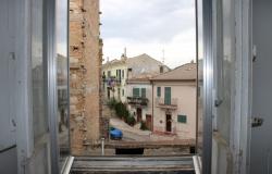 Historic and listed building from 1875 with 135sqm apartment in the old center of this typically Italian City 8