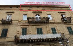 Historic and listed building from 1875 with 135sqm apartment in the old center of this typically Italian City 11