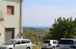 400sqm town house with 200sqm garden in a typical thriving Italian town, habitable, sea view, 10km to beach, up to 4 rental units  5