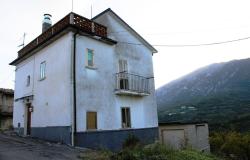 Detached, stone, renovated 4 bedroom, country house of 190sqm with 500sqm of garden, garage and terraces overlooking amazing mountain backdrops  4