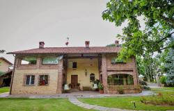 Elegant residence with 1 ha of land, swimming pool and tennis court / VNM004