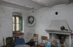 Stone structure town house of 100sqm, 3 beds, with garden of 250sqm 400 meters to bars and restaurants 7