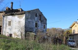 Panoramic, stone, country house, barn, outbuilding, garage, 2000sqm of land, 1.4km to town, peaceful and quiet  6