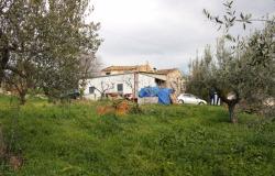 Ruin of 110sqm with 1000sqm of building land, easy access, in a peaceful panoramic location 7km to the lively town of Casoli  1