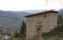 Stone structure from the 1800s, detached of 70sqm, new roof, with 200sqm of garden, amazing mountain and lake views, peaceful  3