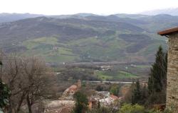 Stone structure from the 1800s, detached of 70sqm, new roof, with 200sqm of garden, amazing mountain and lake views, peaceful  4