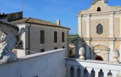 Historic town house with sun terrace from 1900s, partially restored, 3 beds, 90sqm, habitable, 8km to the beach, walk to bars and shops  1