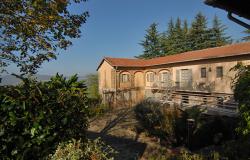 Genuine Country House with Four Apartments and Views onto the Mountains / PRN004